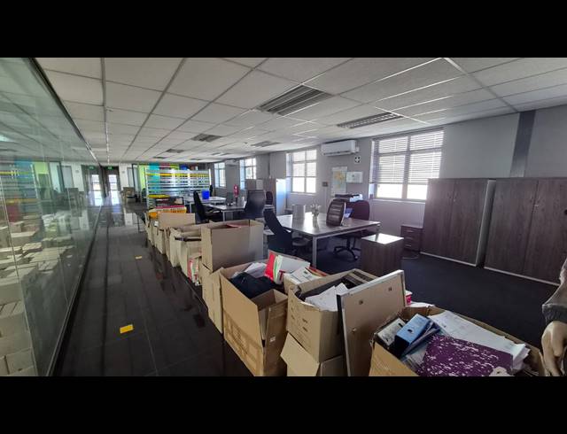 2,395M² WAREHOUSE TO LET IN JET PARK